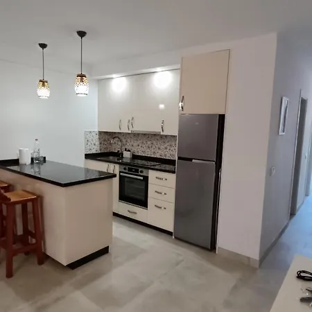 Paradise, Nº5 Διαμέρισμα